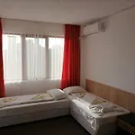 Pensión Ivet Guest -
