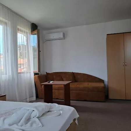 Ivet Guest - *