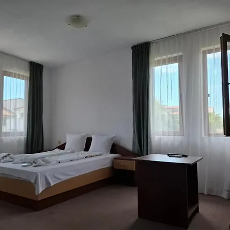Ivet Guest -
