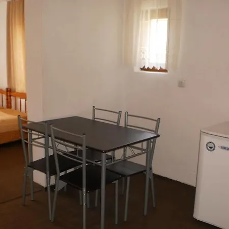 Ivet Guest - * Obzor