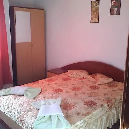 Πανσιόν Ivet Guest -